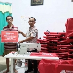Penyerahan bantuan untuk perajin Intako Tanggulangin, Sidoarjo. Foto: Ist