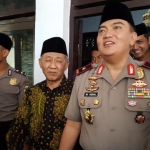 Wakapolda dan Kapolres Pasuruan ditemui KH. M. Sholehuddin, pengasuh Ponpes Ngalah. 