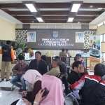 Suasana kantor Dispendukcapil Pasuruan sebelum merebaknya virus Corona yang selalu ramai.