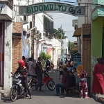 Kondisi lingkungan Sidomulyo saat petugas melakukan tes swab. (foto: ist)