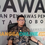 Ketua Bawaslu Kota Probolinggo, Johan Dwi Angga. Foto: SUGIANTO/BANGSAONLINE