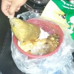 Sampel makanan yang diduga penyebab keracunan 52 warga Desa Slorok, Kecamatan Doko, Kabupaten Blitar. 