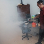 Proses Fogging di lingkungan Lapas Pemuda Madiun yang langsung dilakukan dan dipimpin oleh Kasubsi Bimkemaswat.