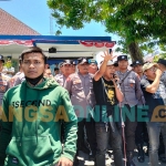 Asosiasi tenaga kesehatan menggelar aksi unjuk rasa di kantor Dinas Kesehatan Sampang. Foto: MUTAMMIM/ BANGSAONLINE