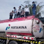 Truk tangki yang menyebabkan kedua korban meninggal dunia.