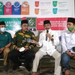 Dari kanan, Ketua Fraksi PKB DPRD Jatim Fauzan Fuadi, Cabup Moh. Qosim, Wakil Ketua DPP PKB Jazilul Fawaid, dan Abdul Qodir saat memberikan keterangan di Kantor DPC PKB Gresik. foto: ist.