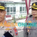 Kapolres Madiun Kota, AKBP Suryono menjelaskan tentang keterlibatan polres Madiun kota terkait pemindahan makam pendiri IKS PI Kera Sakti. Foto : Hendro Suhartono/BANGSAONLINE.com