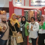 Ketua Pertani HKTI Jatim, Ning Lia, saat berada di lokasi pameran produk UMKM. Foto: Ist