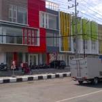 Salah satu bangunan sektor bisnis yang dikenai retribusi IMB dan PBB untuk sektor PAD. foto: SYUHUD/ BANGSAONLINE