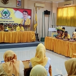 DPD Golkar Gresik saat menggelar rapat pleno. foto: SYUHUD/ BANGSAONLINE