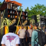 Kapolres Pasuruan saat memantau pelaksanaan Bangil Carnival 2025.