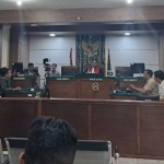 Suasana sidang gugatan praperadilan Polsek Merakurak yang diajukan Imam Santoso di Pengadilan Negeri Tuban.