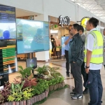 Kepala BNPB saat melakukan peninjauan Posko Angkutan Udara Lebaran di Bandara Internasional Juanda, Sidoarjo.