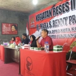 Calon wakil wali kota Kediri dari PDI Perjuangan Adi Suwono saat memberikan sambutan di kantor DPC PDIP Kota Kediri. 