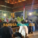 Rombongan PA GMNI saat ziarah ke makam Bung Karno. Foto: Akina Nur Alana/BANGSAONLINE