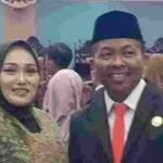 Ketua Komisi IV DPRD Kabupaten Mojokerto, M. Agus Fauzan, bersama istrinya.