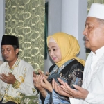 Kartika Hidayati saat bertemu KH. Abdul Ghofur di kediamannya, Komplek PP Sunan Drajat. 