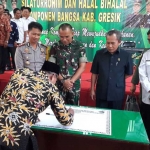 Kapolres AKBP Boro Windu Danandito, Dandim 0817 Letkol Kav. Widodo Pujianto dan Asisten III Siswadi Aprilianto saat MoU. foto: SYUHUD/ BANGSAONLINE