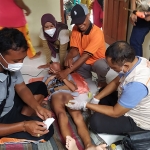 Suasana ketika sunatan massal  di Desa Dasok, Kecamatan Pademawu, Pamekasan.