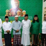 Penulis bersama par aktivis NABRAK, termasuk RKH Taufik Hasyim. Foto: ist