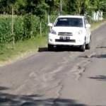 Jalan poros kecamatan Senori - Bangilan yang kian parah. foto: SUWANDI/ BANGSAONLINE