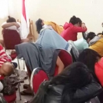 Para PSK berada di Mako Satpol PP menunggu sidang tipiring. foto: HABIBI/ BANGSAONLINE