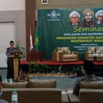 Ketua Tanfidziyah PCNU Kota Pasuruan, KH Nailur Rochman saat memberikan sambutan. foto: ahmad fuad/ bangsaonline.com