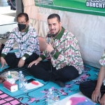 Wali Kota Probolinggo, Habib Hadi Zainal Abidin, saat bertemu kelompok tani dari Kecamatan Kademangan.