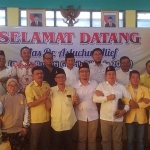 Asluchul Alif didampingi Ahmad Nurhamim (tengah) usai pertemuan antara Gerindra dan Golkar. Foto: Ist