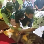 Korban dibawa ke rumah duka usai dievakuasi.