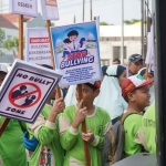 Para siswa saat ikut penetapan Hari Peduli Bullying dalam CFD di Jalan Sultan Agung.