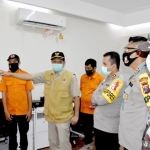 Bupati Pungkasiadi ketika meninjau posko induk command center Gugus Tugas Covid-19. 