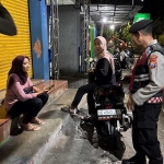Anggota Polres Ngawi saat melakukan patroli di beberapa titik dalam kota.