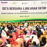 Suasana doa Bersama 1000 anak yatim yang digelar Petrokimia Gresik.