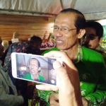 Bupati Suprawoto Saat mengunjungi stan OPD di Pasar Rakyat Magetan.