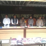 Polres Pelabuhan Tanjung Perak saat rilis 18 tersangka pengerusakan di Jembatan Suramadu.