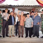 Danrem 081 Bersama Forkompimda Madiun foto bersama usai memantau TPS. 