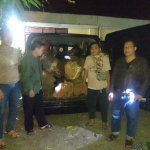 Barang bukti berupa gelondongan kayu jati dan mobil gran max yang diamankan.