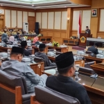 Sidang paripurna RAPBD 2020 di ruang paripurna DPRD Gresik. foto: SYUHUD/ BANGSAONLINE