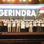 Pj. Wali Kota Kediri Zanariah (tengah) dan jajaran Forkompinda, Pimpinan Parpol dan Wali Kota dan Wakil Wali Kota Kediri Terpilih, Vinanda Prameswati dan Gus Qowim. (Ist)