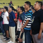 Para peserta turnamen futsal antar perusahaan se-Kota Pasuruan saat mengikuti opening ceremony.