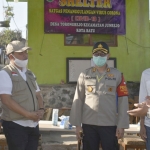 Kapolres Batu AKBP Harviadhi Agung Pratama mengunjungi shelter penanggulangan virus Corona yang terletak Desa Torongrejo.