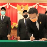 Plt Wali kota Pasuruan Raharyo Temo Prasetyo, ST, menghadiri Rapat Paripurna IV DPRD setempat di Gedung DPRD Kota Pasuruan dengan tetap memperhatikan protokol kesehatan, Senin (10/8).