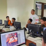 Salah satu instruktur Millenial Job Center kelas videografi, Rizal Afriansyah, saat memberi pemaparan.