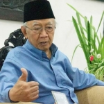 KH Salahudin Wahid (Gus Solah) saat memberikan keterangan. foto: RONY S/ BANGSAONLINE