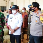 Bupati Pamekasan H. Baddrut Tamam bersama Forkopimda saat sidak di salah satu gudang tembakau.