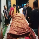 Jenazah Glebot Catur Arijanto saat disemayamkan.