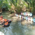 Para wisatawan saat bersiap-siap mencoba destinasi wisata terbaru di Tuban. 