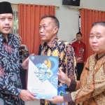 Wakil Bupati Trenggalek ketika melantik 2 pejabat administrator.
