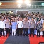 Bupati Fandi Akhmad Yani bersama jajaran Polres Gresik usai sosialisasi pencegahan narkoba. Foto: Ist.